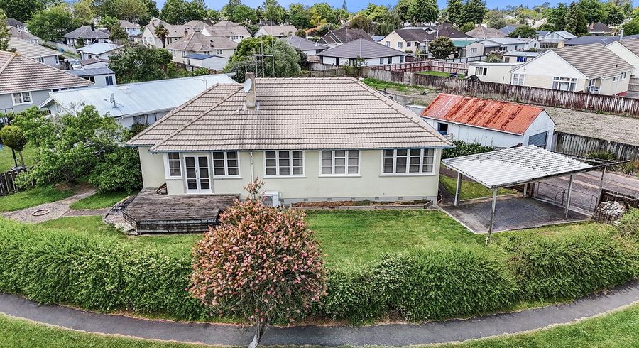  at 28 Paul Crescent, Fairfield, Hamilton