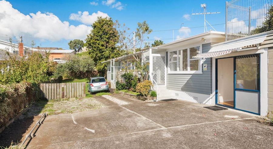  at 3/9 College Road, Northcote, Auckland