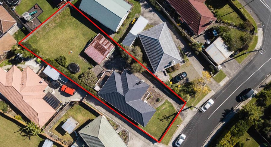  at 5 Mackenzie Street, Te Atatu South, Auckland