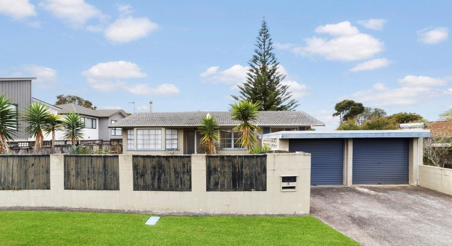  at 6 Rosalind Road, Glenfield, Auckland