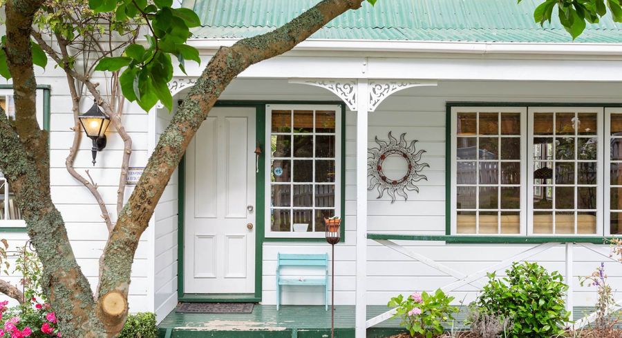  at 10 Deverell Place, Northcross, Auckland