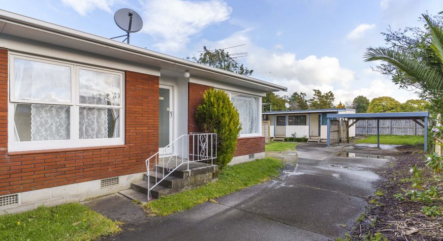  at 2/8 Chartwell Avenue, Glenfield, North Shore City, Auckland