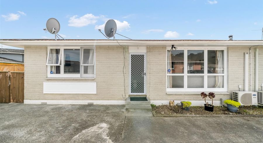 at 2/17 Oregon Drive, Maoribank, Upper Hutt