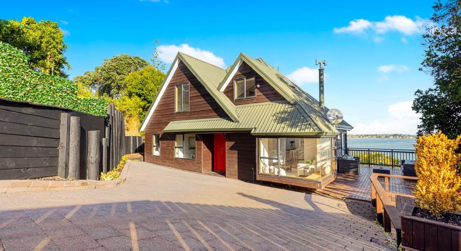  at 1 Bamfield Place, Hillsborough, Auckland
