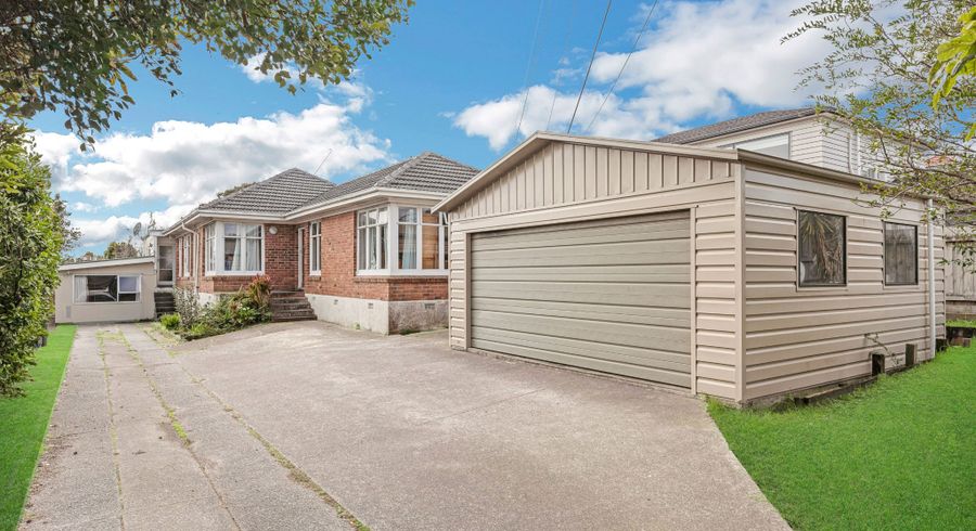  at 11 Netherlands Avenue, Kelston, Waitakere City, Auckland