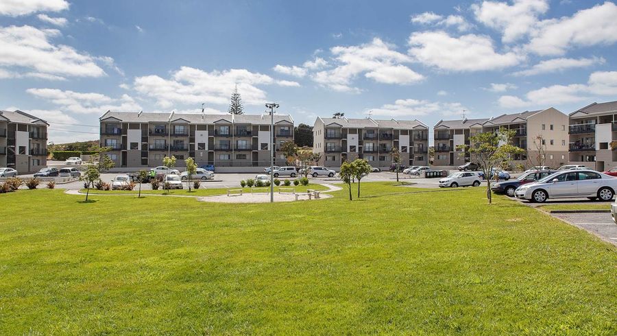 at E17/71 Spencer Road, Albany, North Shore City, Auckland