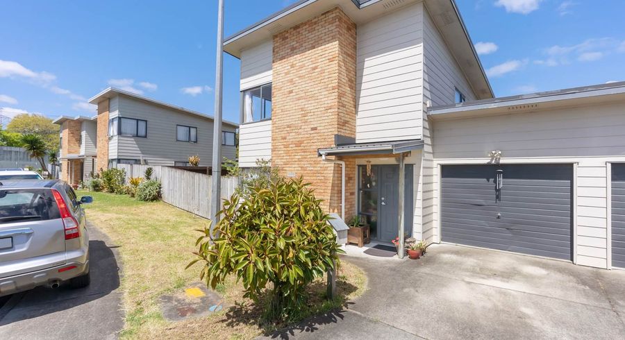  at 6 Clarrie Wills Way, Otara, Auckland