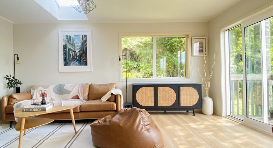  at 8 Limmer Place, Browns Bay, North Shore City, Auckland