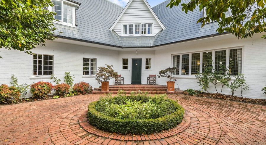  at 305 Fergusson Drive, Heretaunga, Upper Hutt