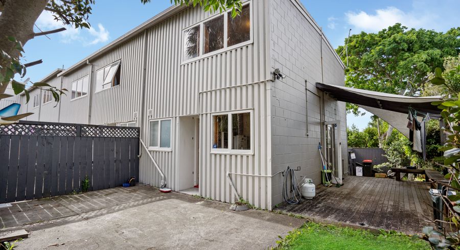  at 1/22 Spring Street, Onehunga, Auckland