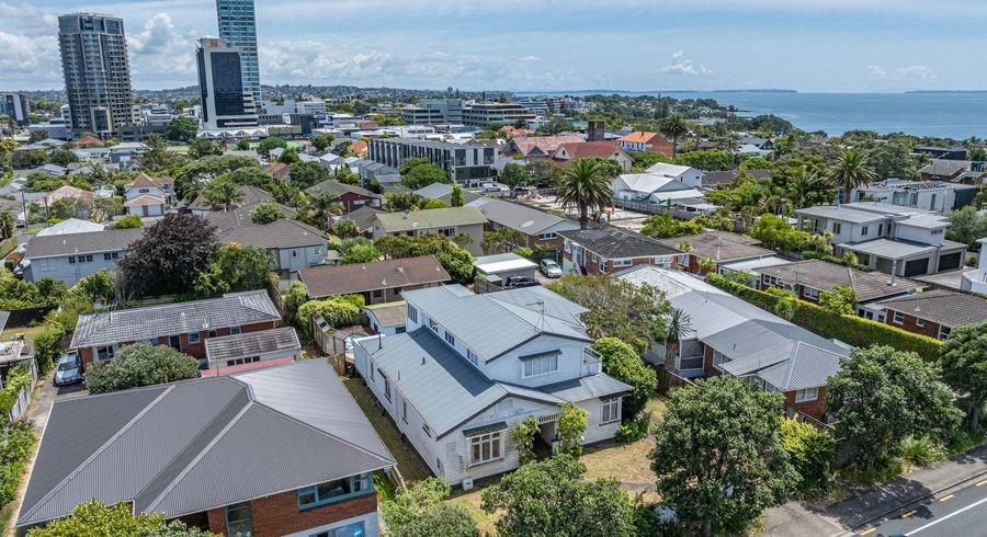  at 7 Esmonde Road, Takapuna, North Shore City, Auckland