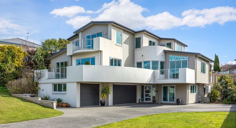 at 3 Pendennis Point, Camborne, Porirua