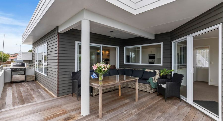  at 2/27 Park Rise, Campbells Bay, North Shore City, Auckland