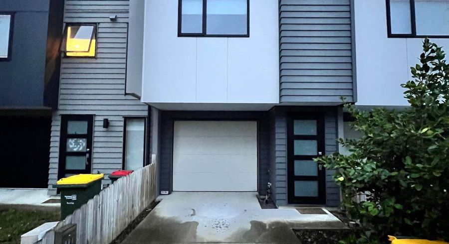  at 12/5 Perekia Street, Albany, North Shore City, Auckland