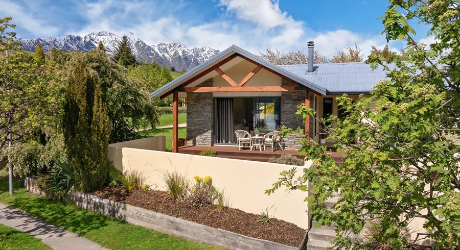  at 35 Oregon Drive, Kelvin Heights, Queenstown