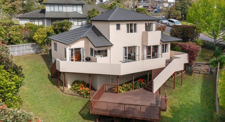  at 8 Greenleaf Way, Northcross, Auckland