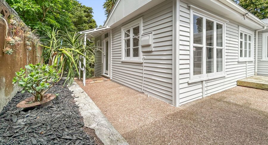  at 77 Kauri Point Road, Laingholm, Auckland