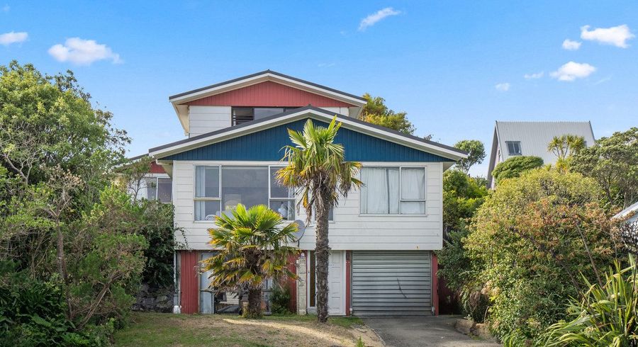 at 114 Gloaming Hill, Titahi Bay, Porirua, Wellington
