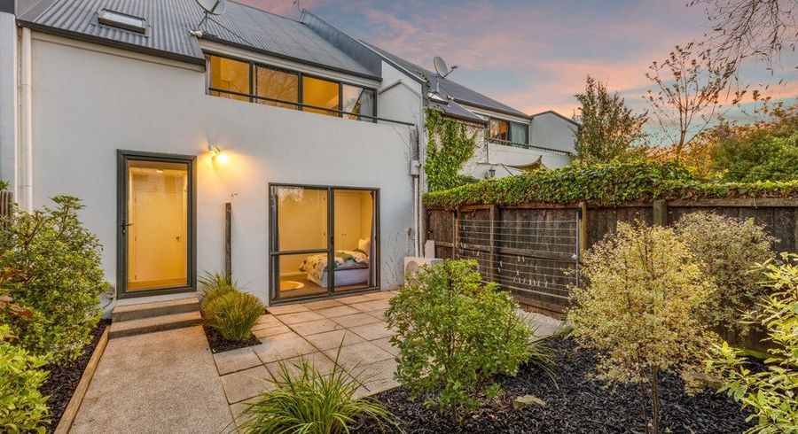  at 2/140 Chester Street East, City Centre, Christchurch City, Canterbury