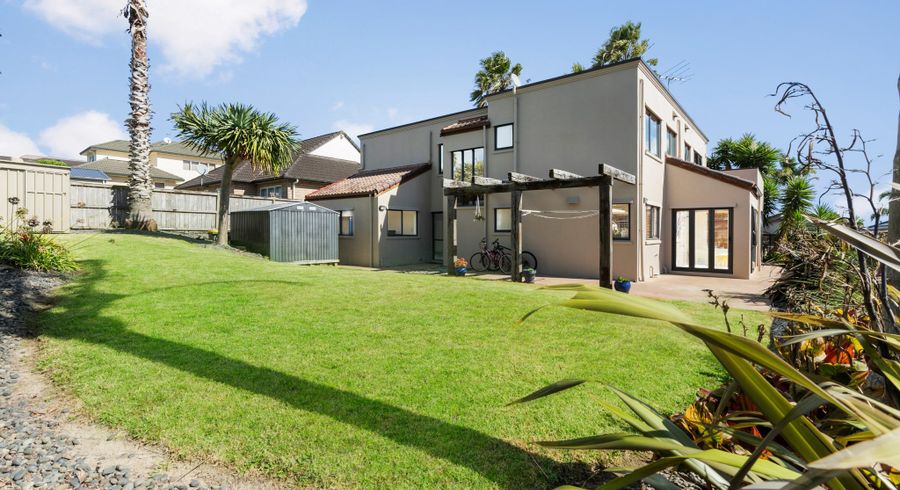  at 18 Manara Place, The Gardens, Auckland