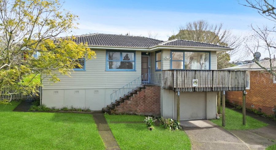  at 8 Normanton Street, Glenfield, North Shore City, Auckland
