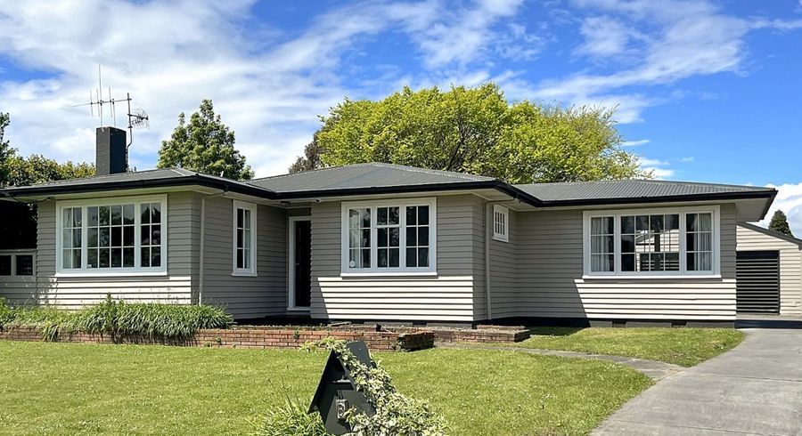  at 8 Norwich Place, Awapuni, Palmerston North, Manawatu / Whanganui