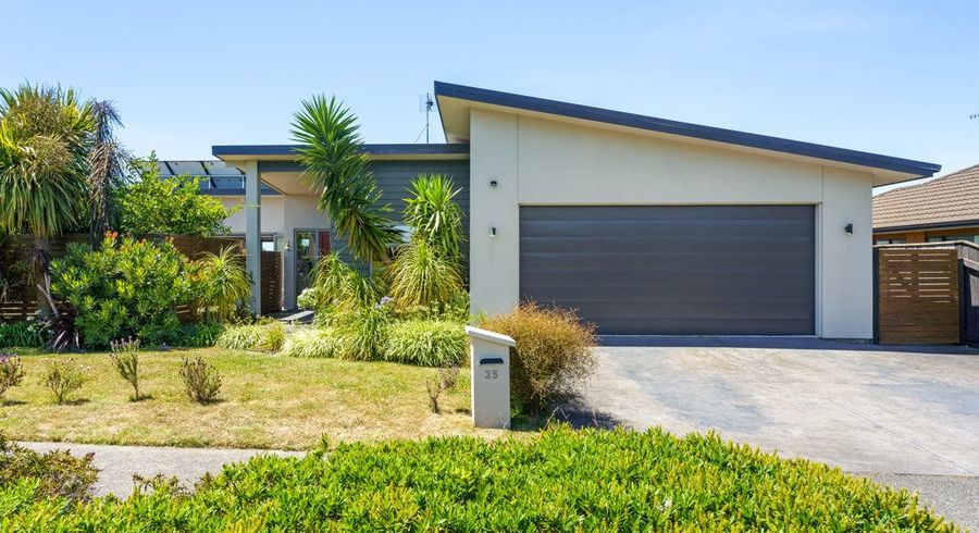  at 35 Simpson Crescent, Raumati Beach, Paraparaumu
