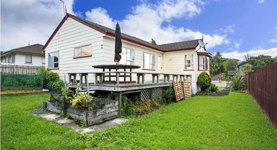  at 37 Meadowood Drive, Unsworth Heights, North Shore City, Auckland