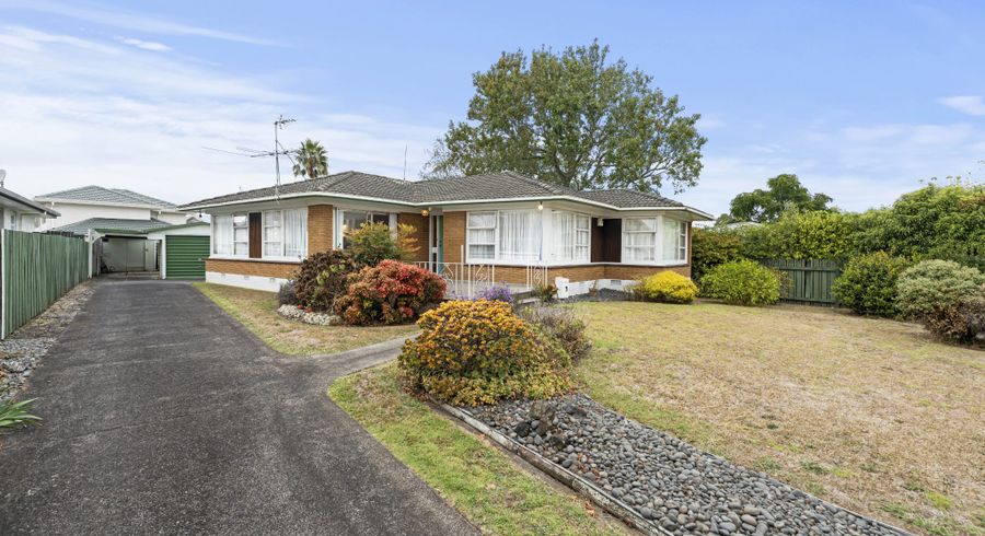  at 21 Hedge Row, Sunnyhills, Auckland