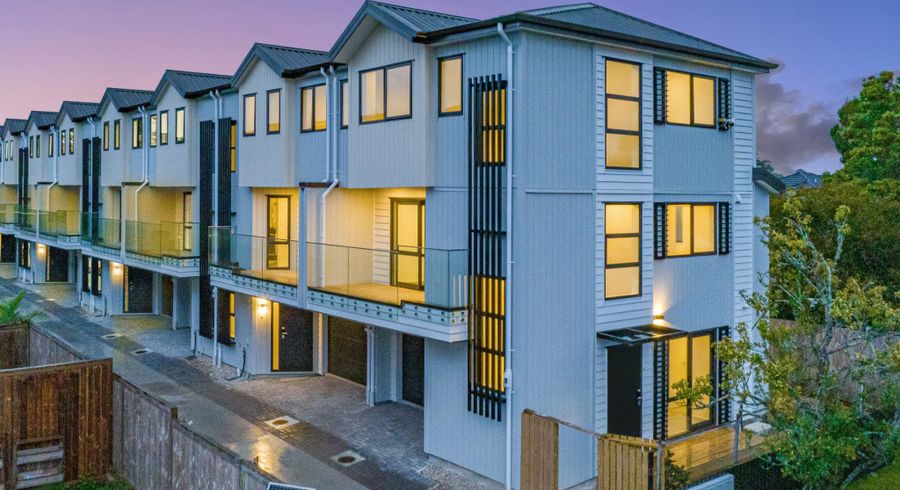  at 5/17 Kingdale Road, Henderson, Auckland
