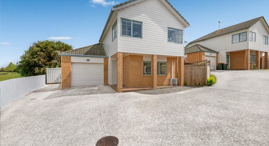  at 2/202 Botany Road, Botany Downs, Auckland