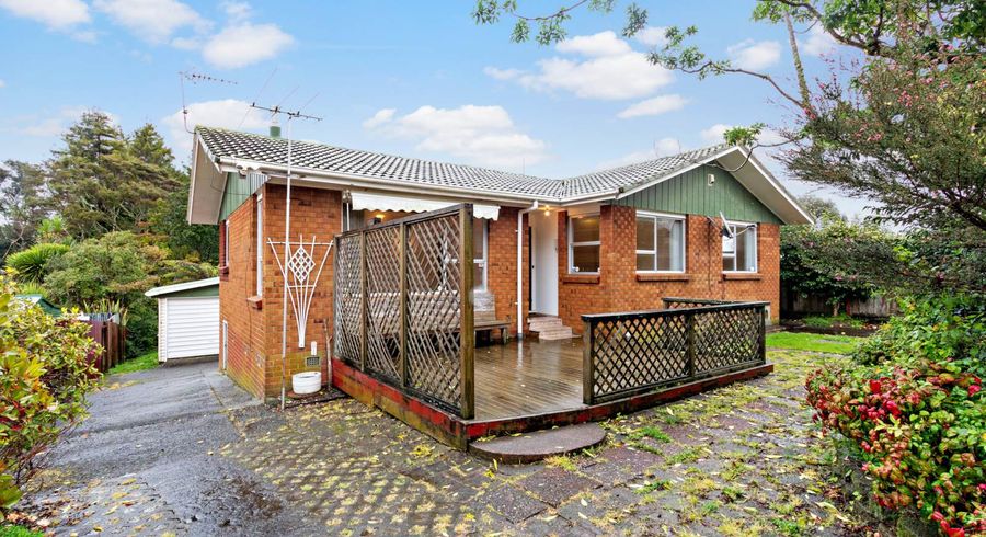  at 46 Lantana Road, Green Bay, Auckland