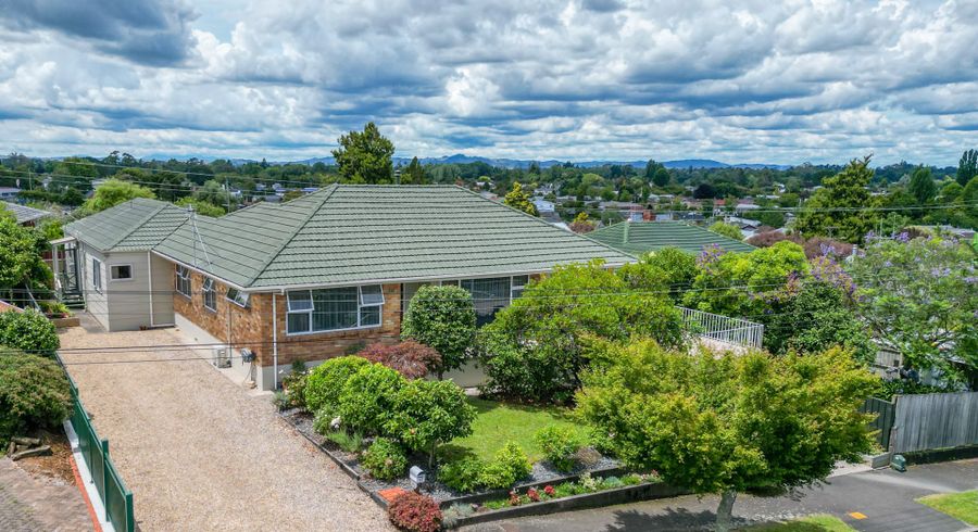  at 17 Johnsview Terrace, Hillcrest, Hamilton