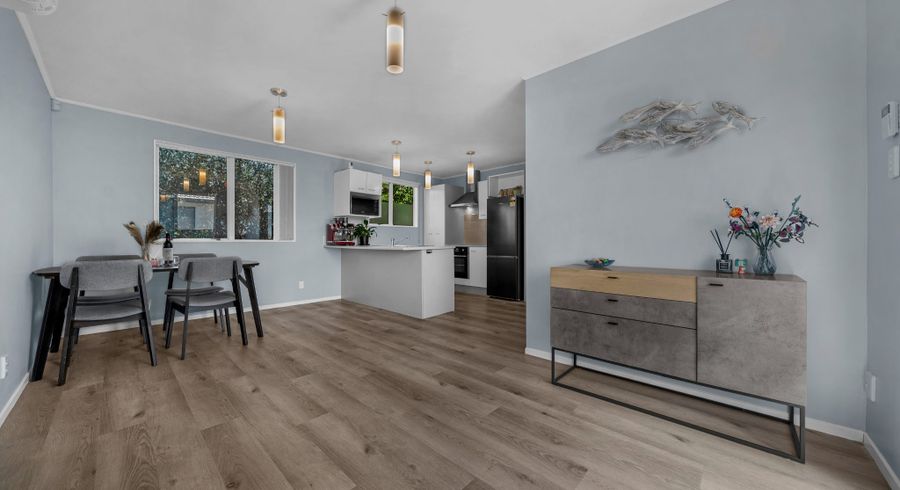  at 2/10 Norrie Smith Avenue, Flat Bush, Manukau City, Auckland