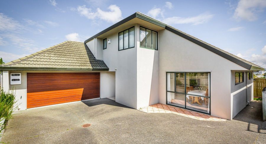  at 2/12 Richards Avenue, Forrest Hill, Auckland