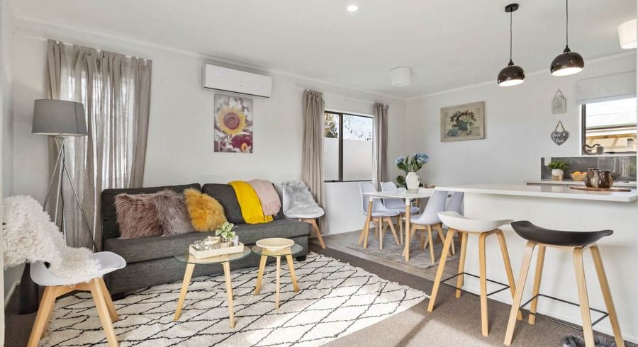  at 2/22 Tamworth Cl, Manurewa, Manukau