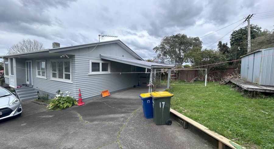  at 17 Windy Ridge Road, Glenfield, North Shore City, Auckland