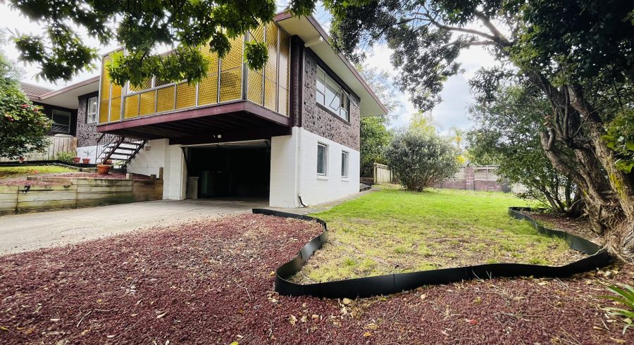  at 1/1 Bramley Drive, Farm Cove, Manukau City, Auckland