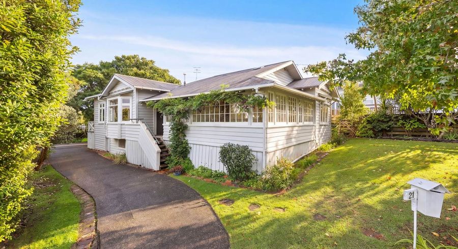  at 21 Park Avenue, Northcote, Auckland