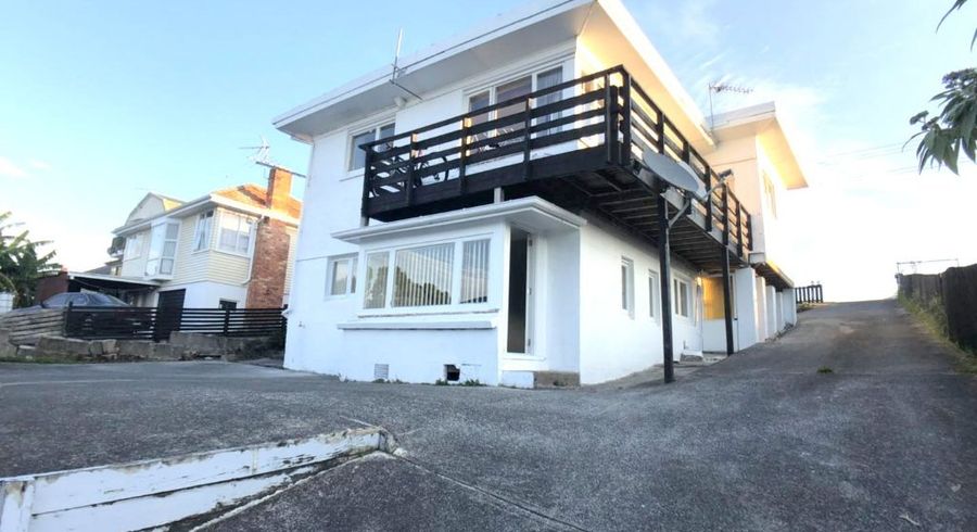  at 2/400 Richardson Road, Mount Roskill, Auckland City, Auckland