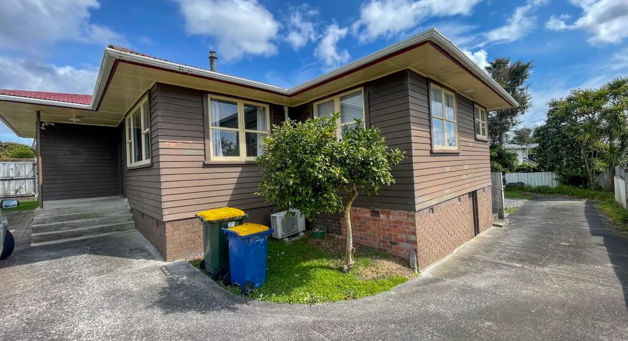  at 12 Gill Avenue, Te Atatu Peninsula, Waitakere City, Auckland
