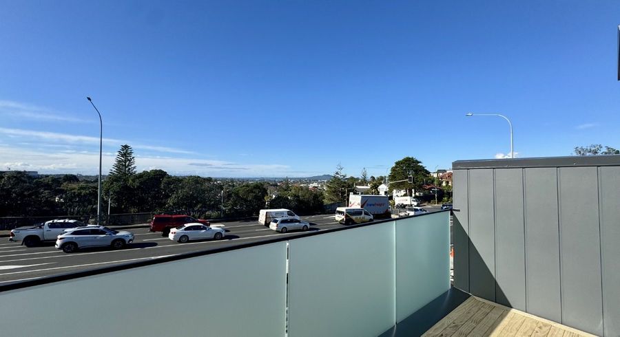  at 5/506 Glenfield Road, Bayview, North Shore City, Auckland