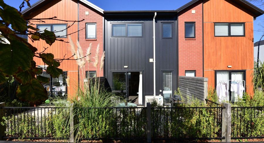  at 2/13 Palmerston Street, Hamilton Central, Hamilton