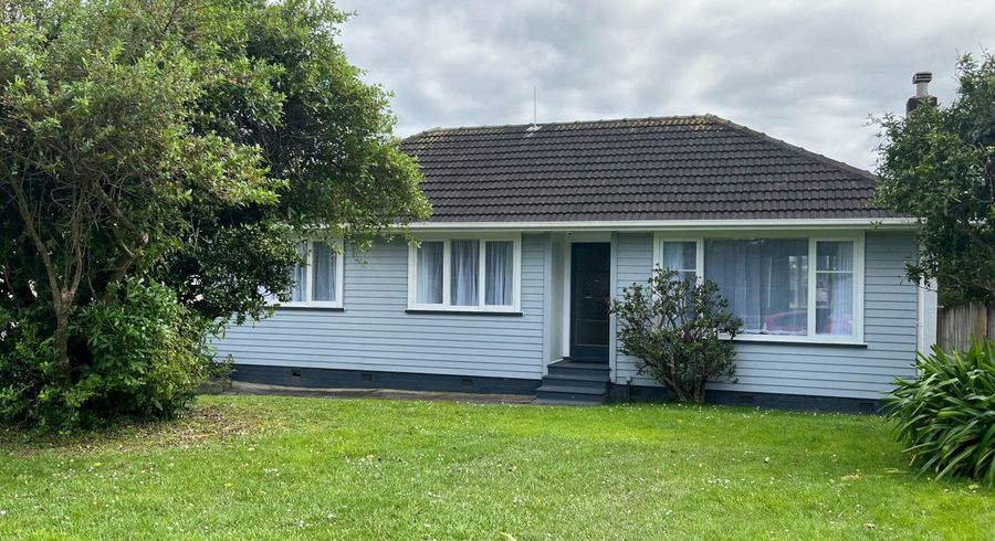  at 32 Kaikoura Street, Henderson, Waitakere City, Auckland