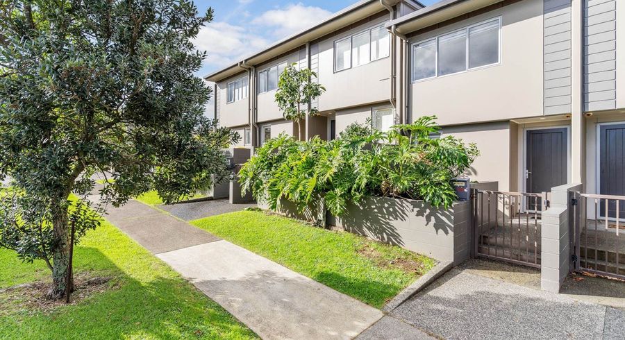  at 13/1 Gracechurch Drive, Flat Bush, Manukau City, Auckland