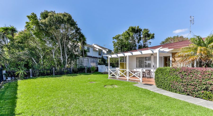  at 2/5 Vivian Wilson Drive, Eastern Beach, Manukau City, Auckland