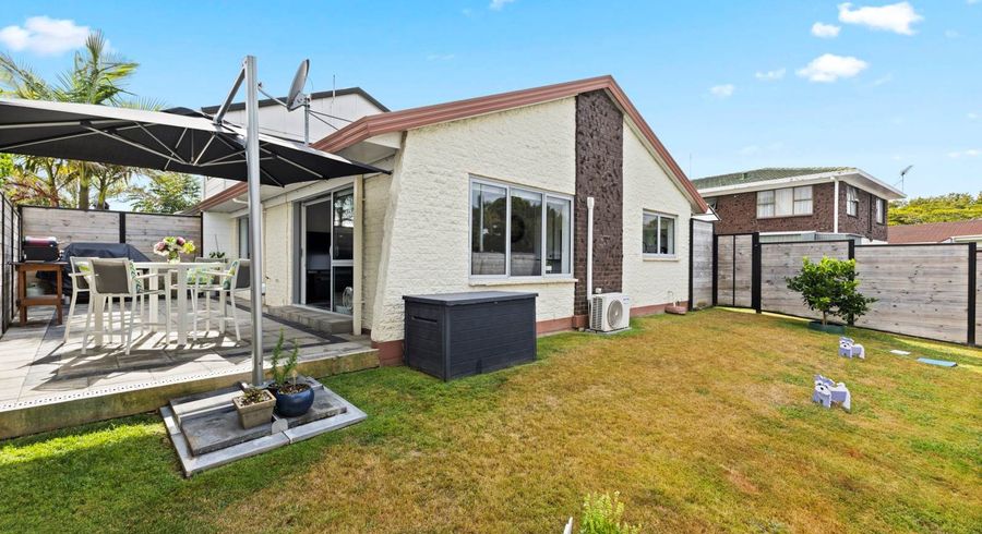  at 1/58 Challen Close, Conifer Grove, Papakura, Auckland