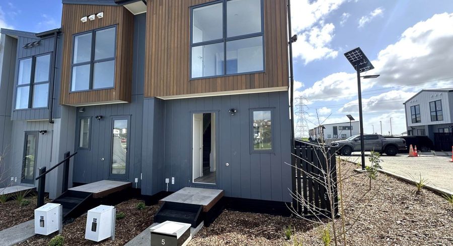  at 5 Pukanui Avenue, Flat Bush, Manukau City, Auckland