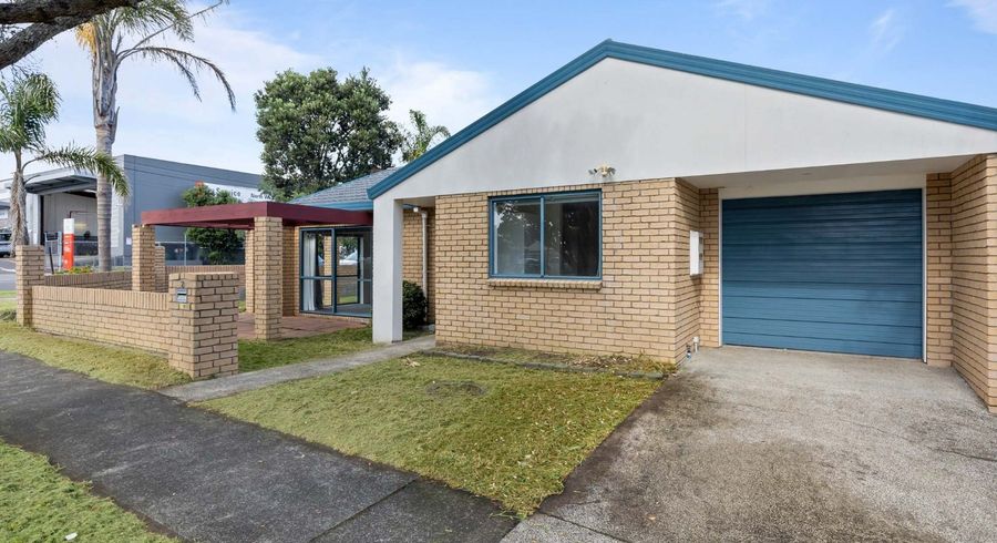  at 2 Reid Road, New Lynn, Auckland