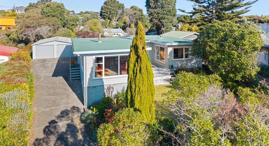 at 38 Queens Road, Waikanae Beach, Kapiti Coast, Wellington
